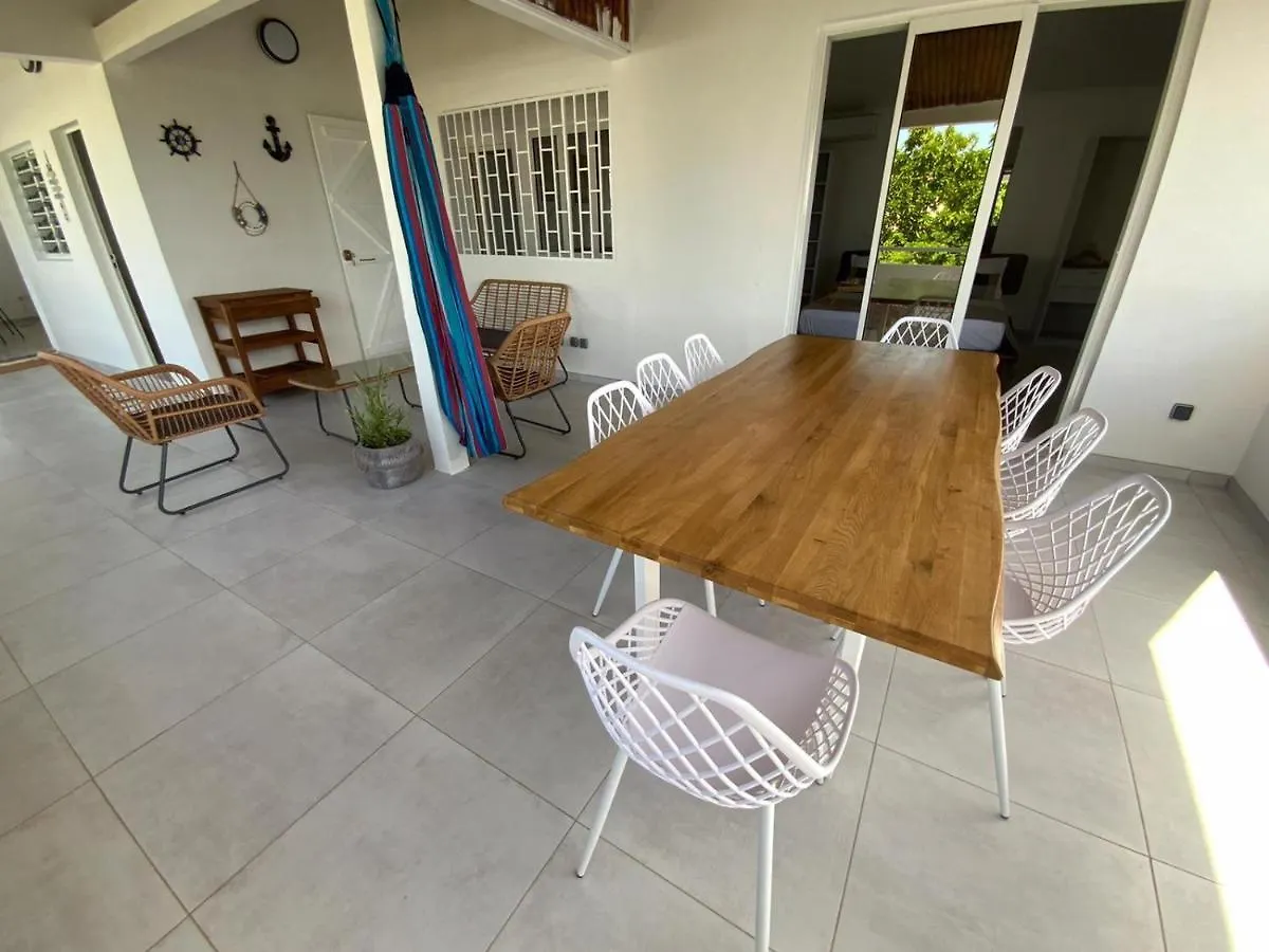 Hébergement de vacances Jolie villa avec piscine au bord de l'eau Les Trois-Ilets Martinique